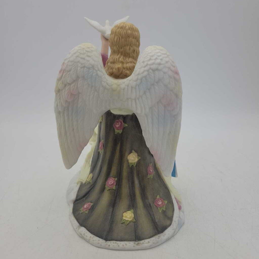 Royal Doulton Angel Figurine series 2005 (KEN)