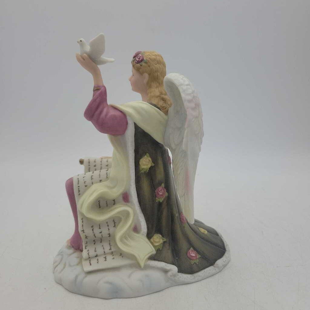 Royal Doulton Angel Figurine series 2005 (KEN)