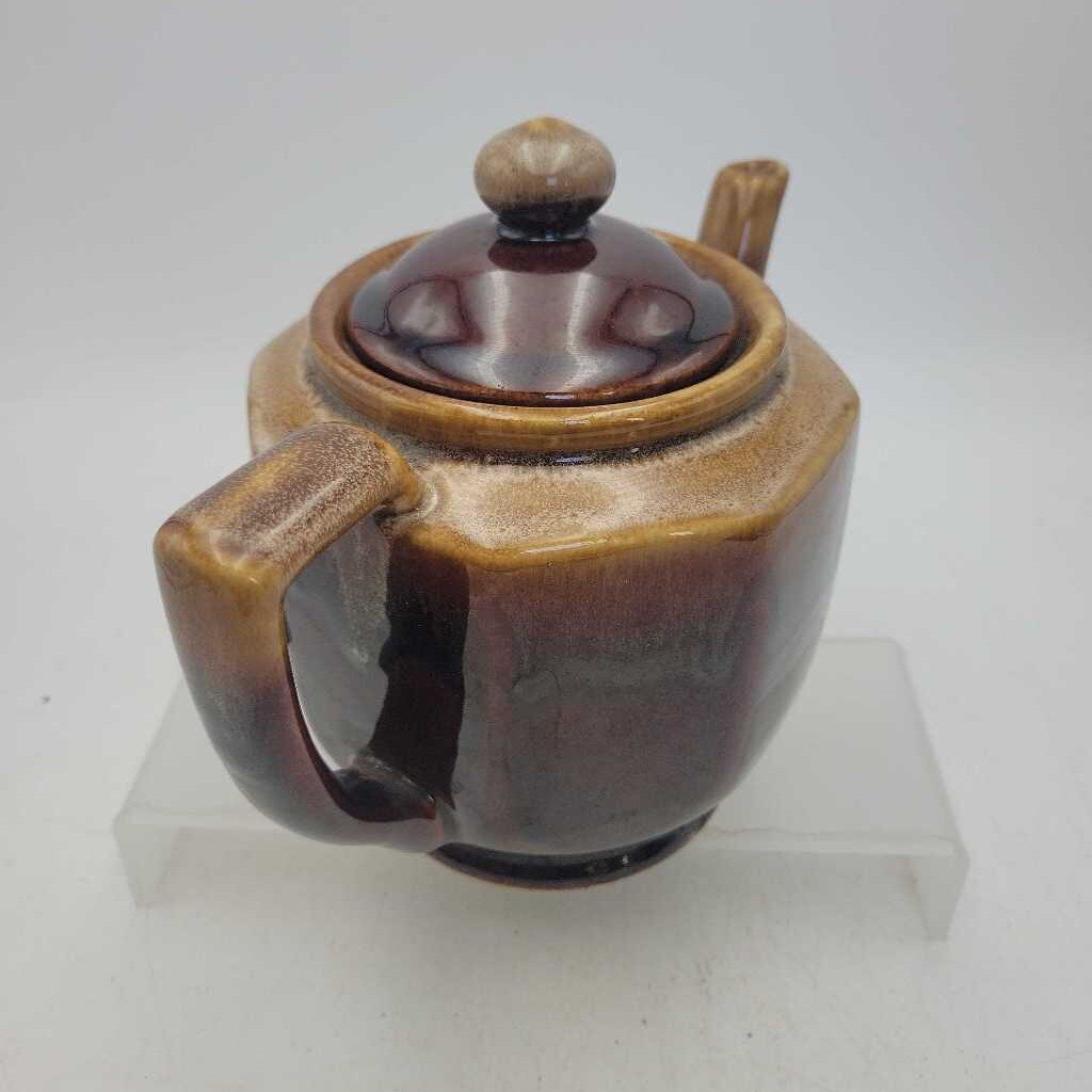 Brown Betty teapot (LIND)