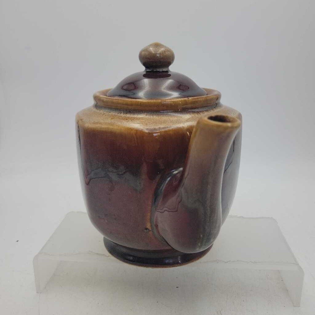 Brown Betty teapot (LIND)