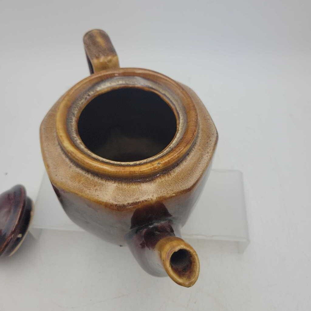 Brown Betty teapot (LIND)