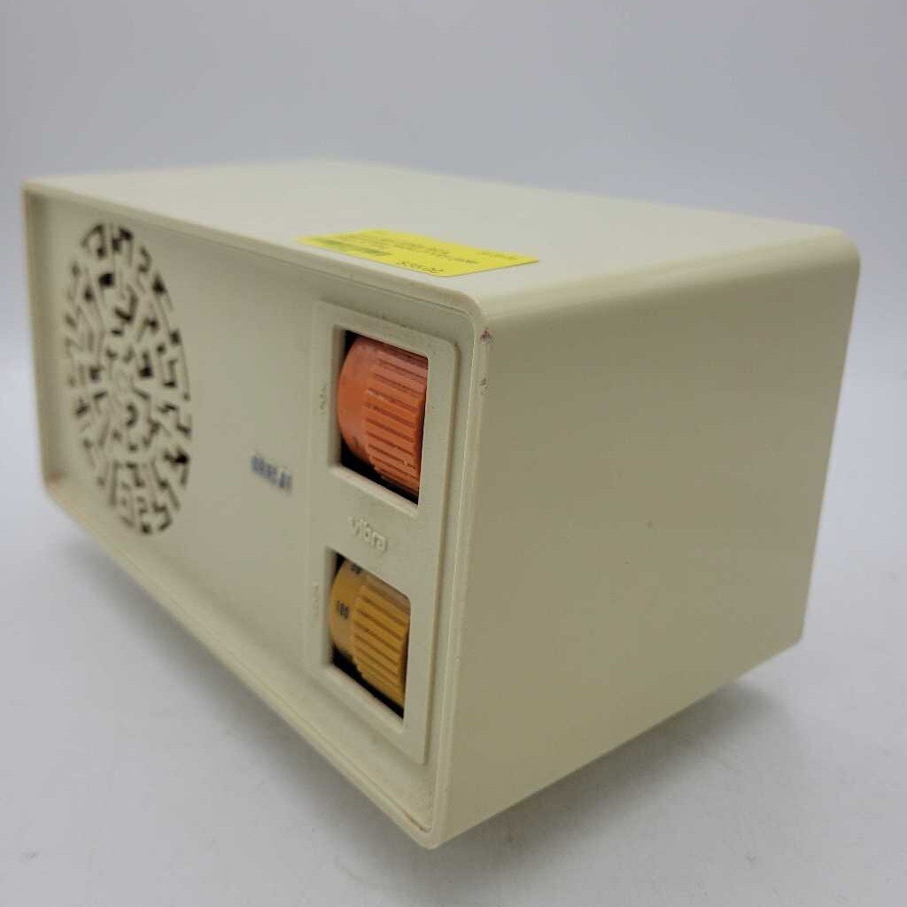 1972 White RCA Snowflake Radio (YVO) (608)