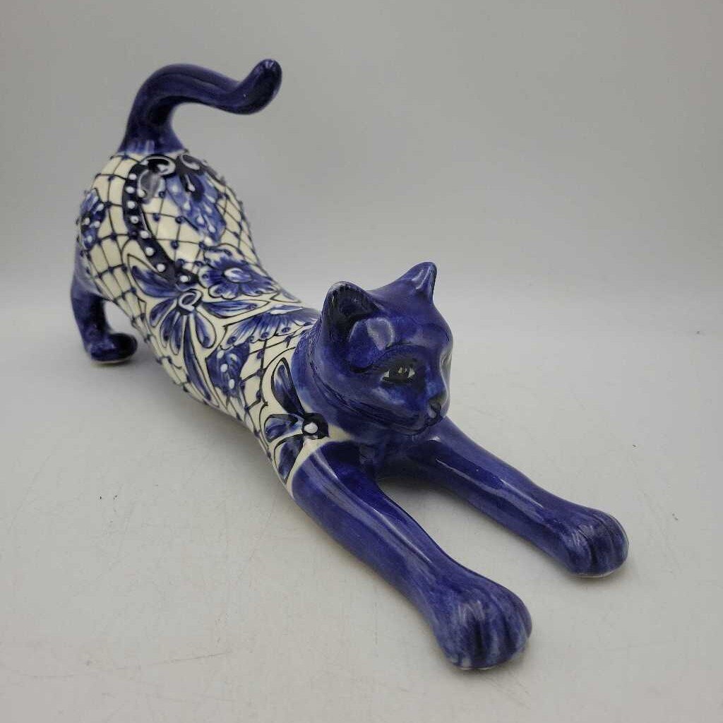 Stretching Talavera Cat, Cobalt Blue & White (TWS)