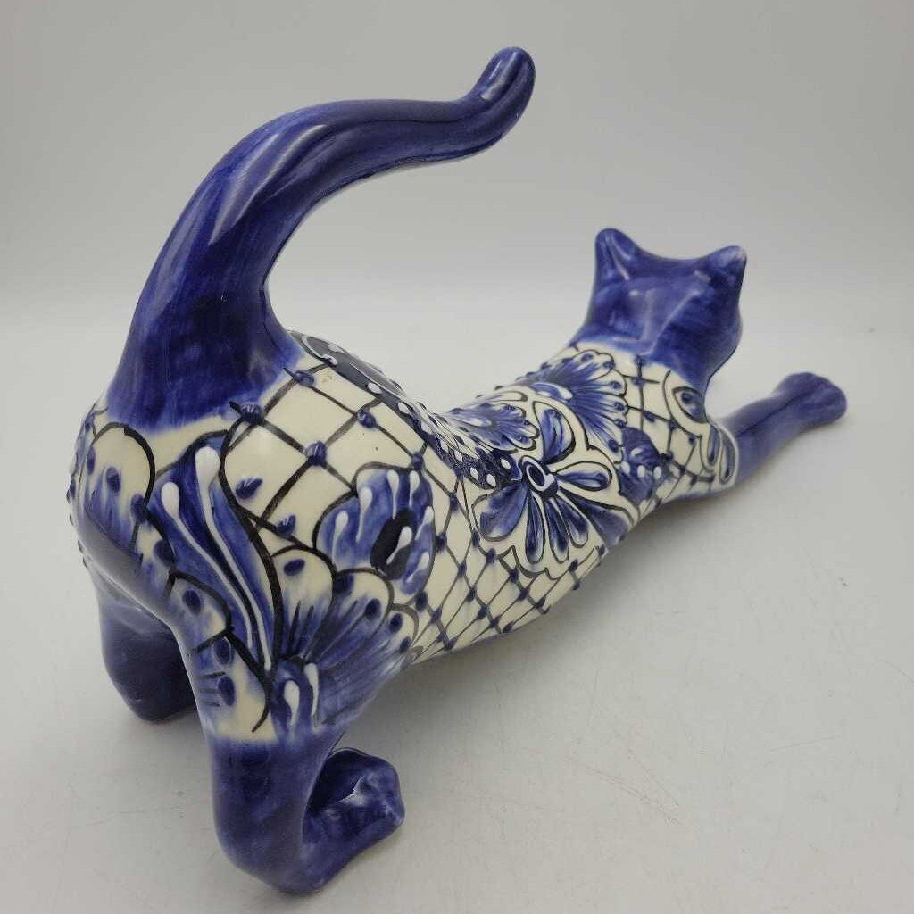 Stretching Talavera Cat, Cobalt Blue & White (TWS)