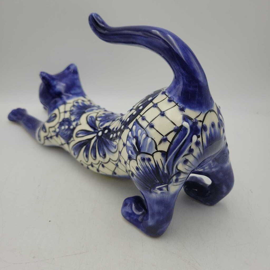 Stretching Talavera Cat, Cobalt Blue & White (TWS)