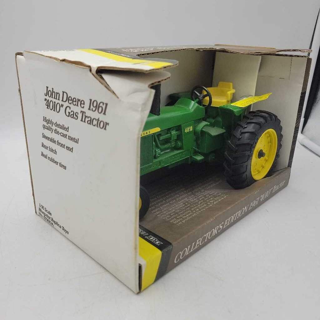 Ertl John Deere 1961 "4010" Gas Tractor 1/16 Scale (YVO) (608)
