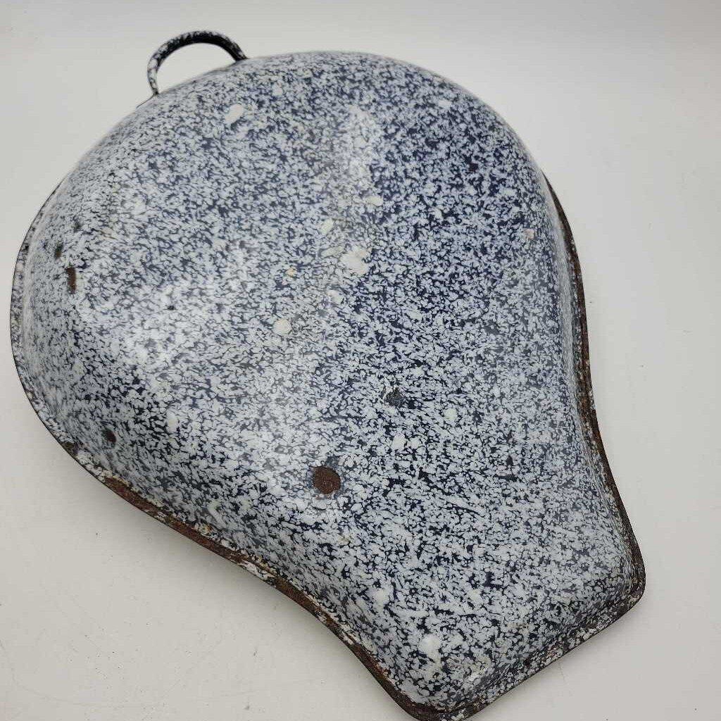 Antique enamel bed pan (WR)
