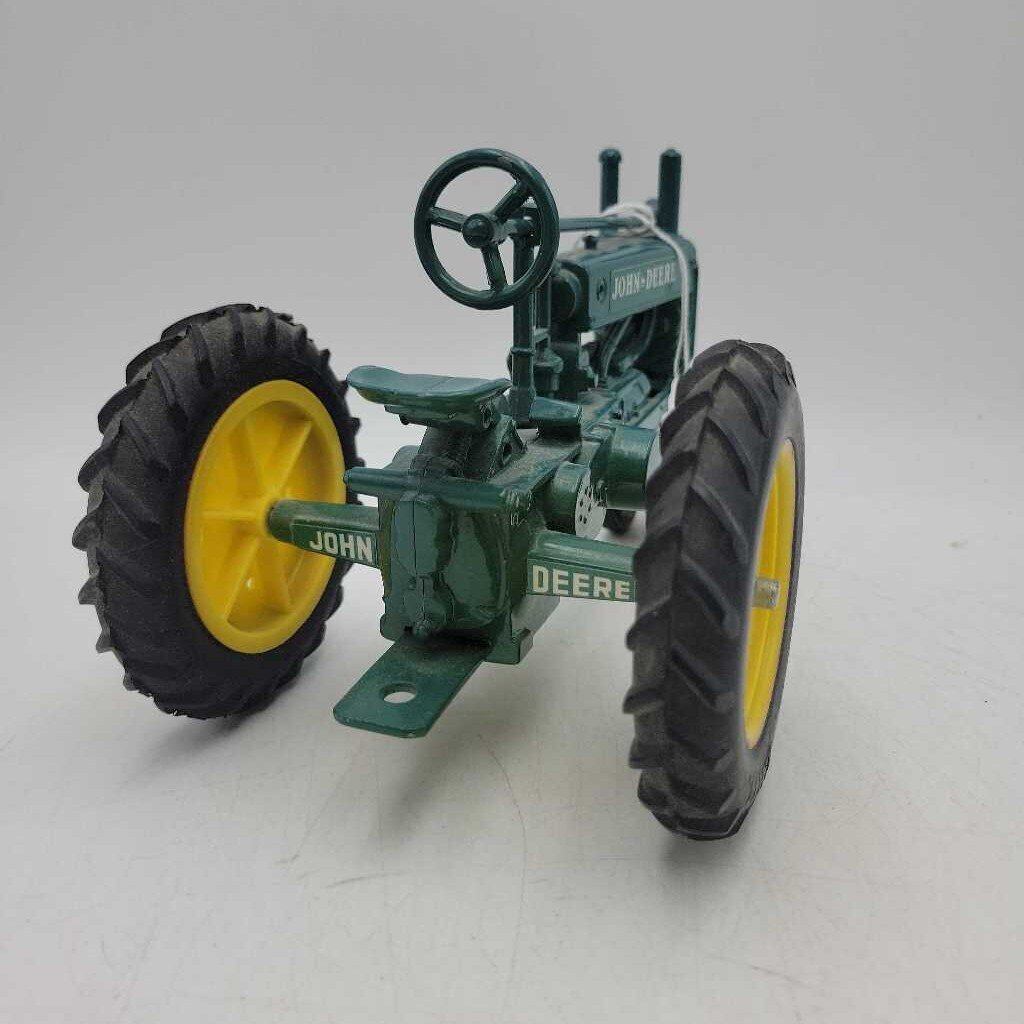 Ertl John Deere model A 1/16 Tractor 1/16 Scale (DMG) 1423