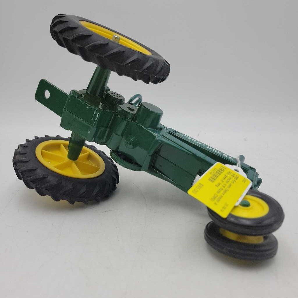 Ertl John Deere model A 1/16 Tractor 1/16 Scale (DMG) 1423