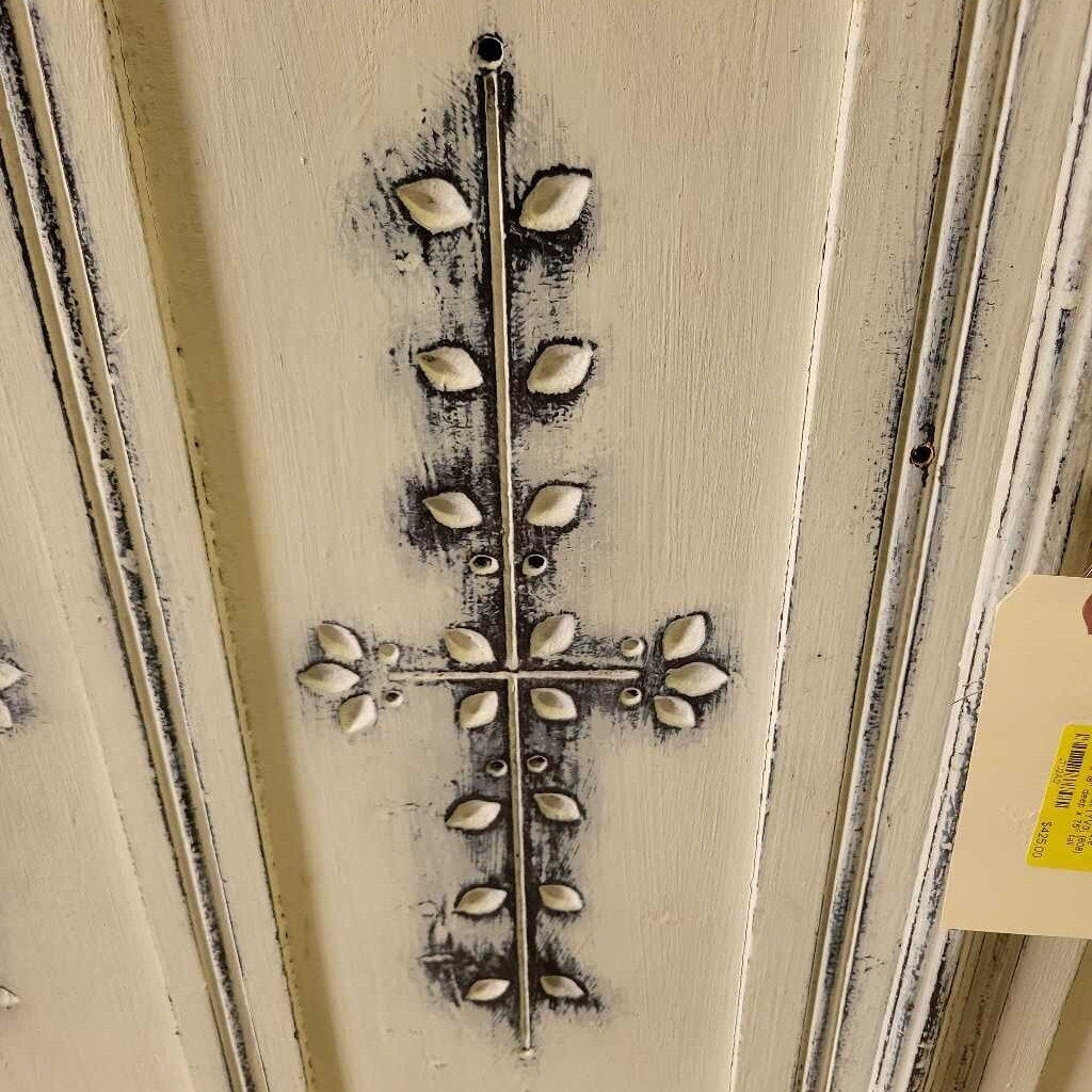 Rustic Painted White Flat To The Wall (YV0) (608)