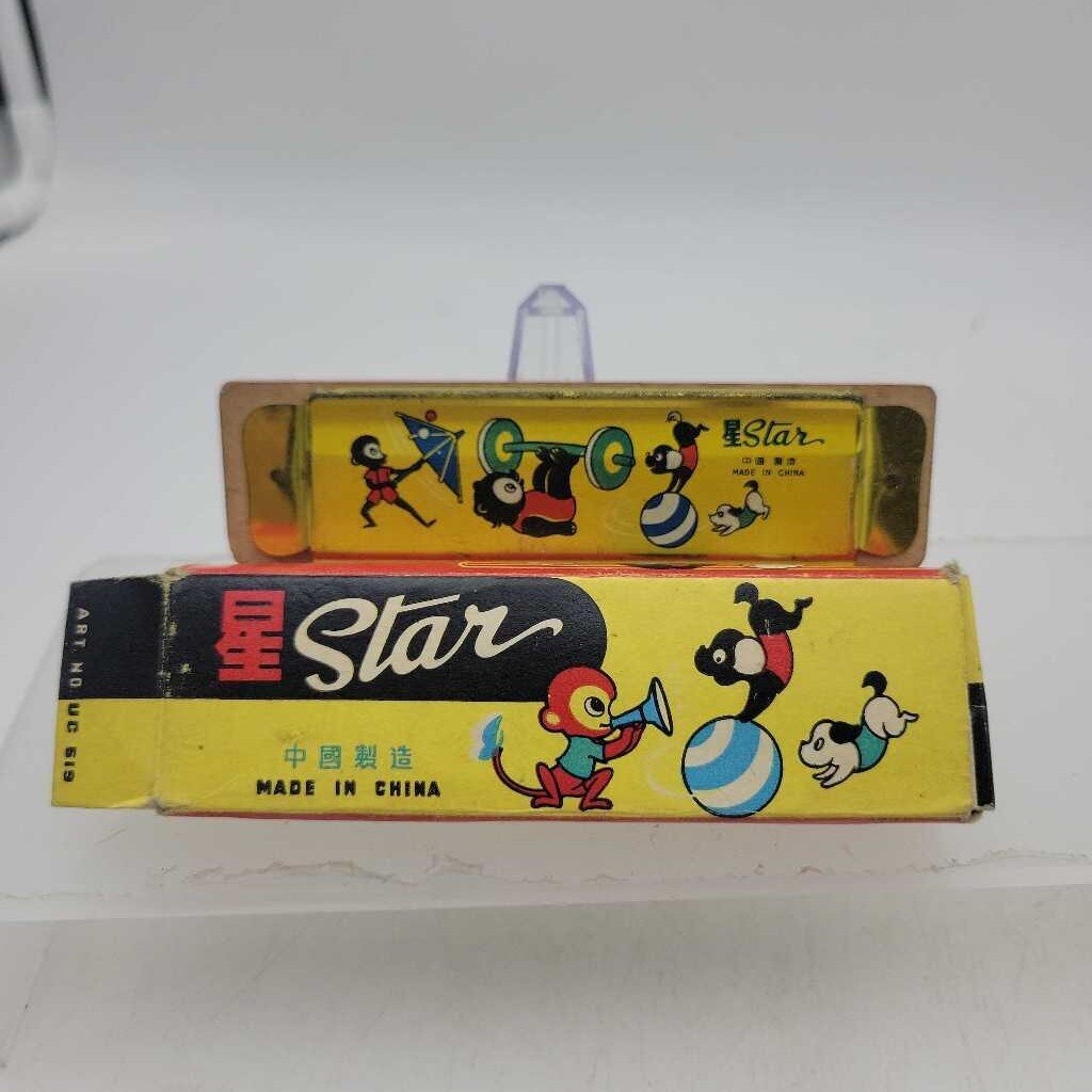 Star Vintage harmonica in box (JAS)