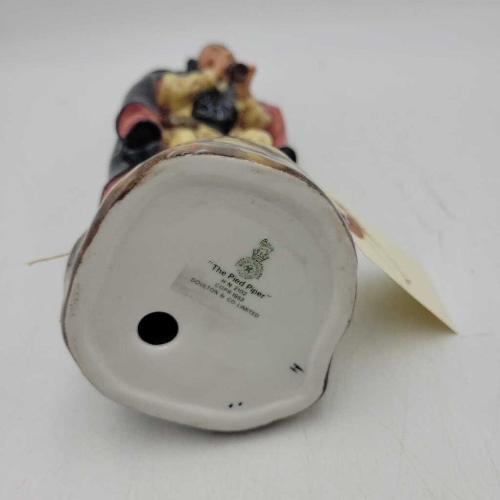 Royal Doulton Figurine "The Pied Piper " HN2102 (YVO) 608