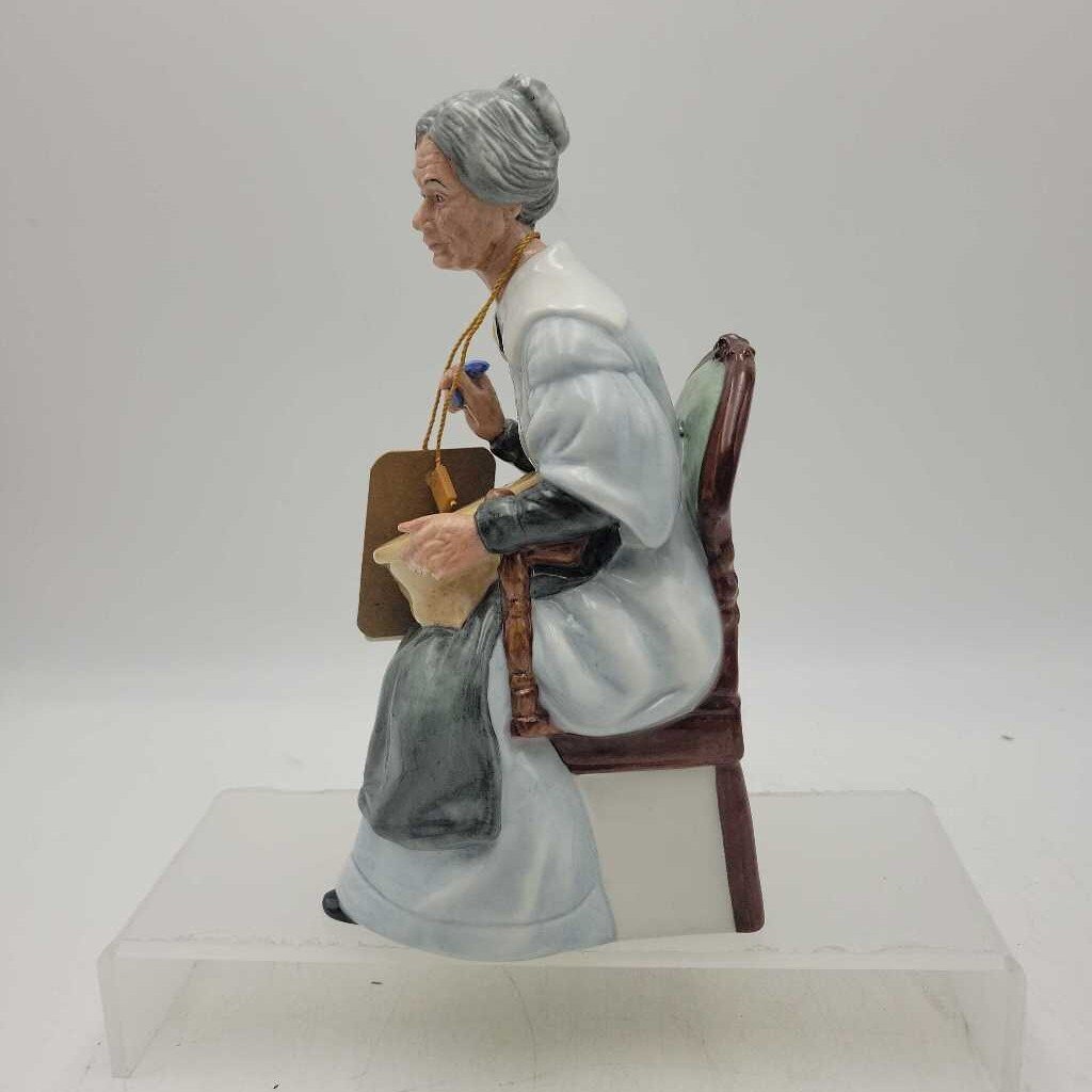 Royal Doulton Embroidering HN2855 (HAUS)