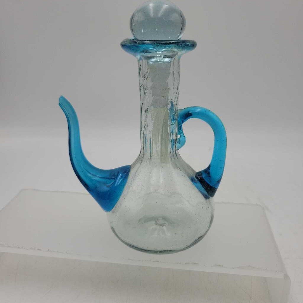 Art Glass Decanter complete with stopper (JAS)