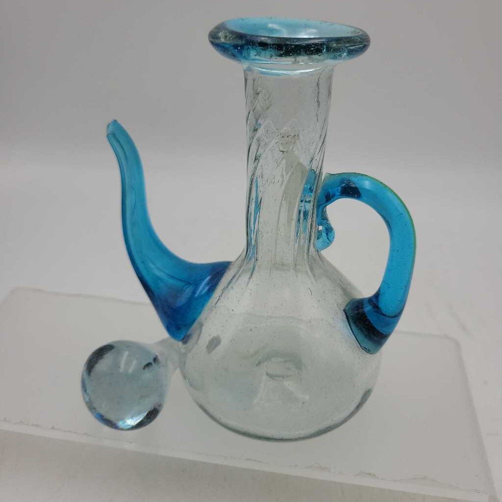 Art Glass Decanter complete with stopper (JAS)