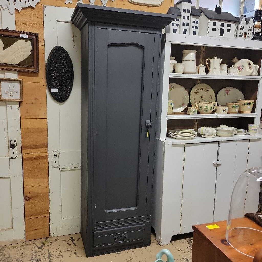 Black chimney cabinet (RB)