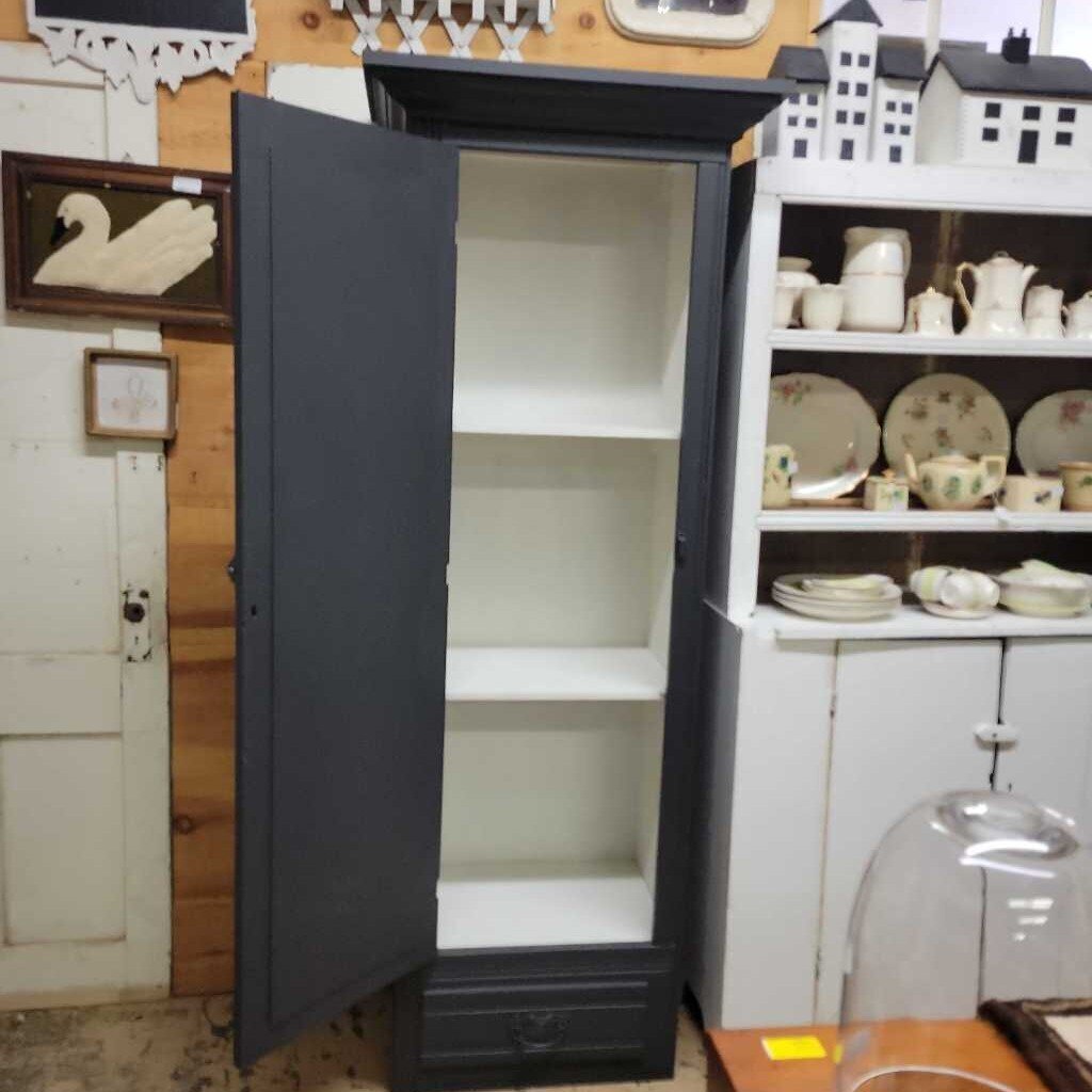 Black chimney cabinet (RB)