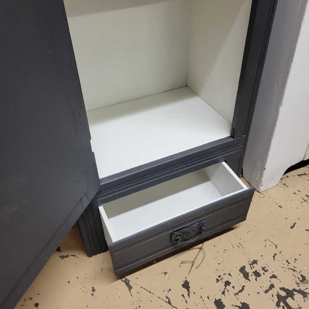 Black chimney cabinet (RB)