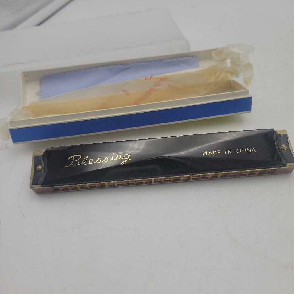 Blessing Vintage harmonica in box (JAS)