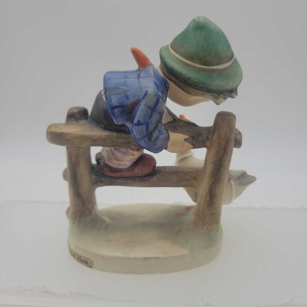 Hummel "Barnyard Hero" #195 (DEB)