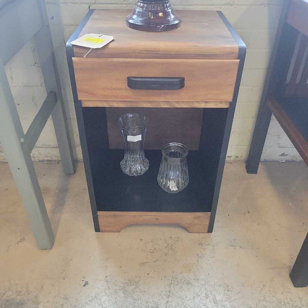 HB Bedside Table (HB)