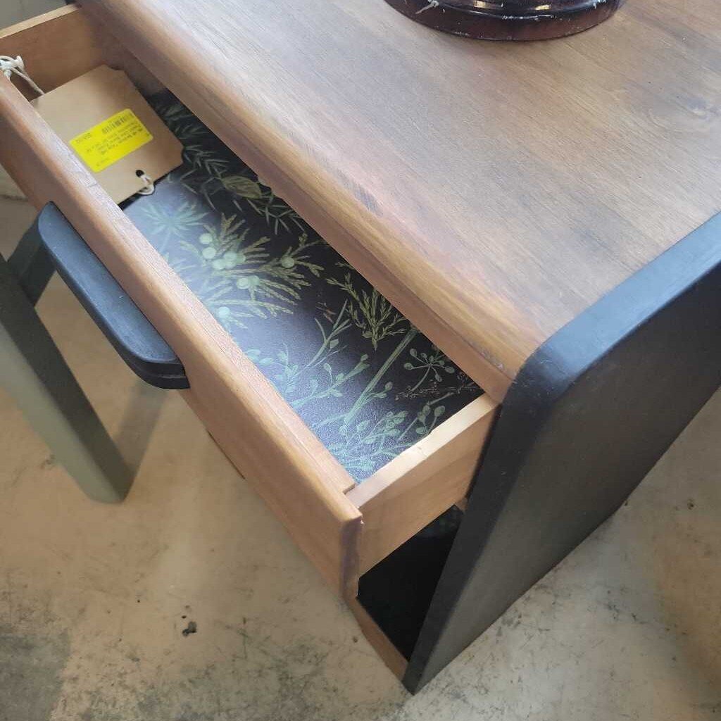 HB Bedside Table (HB)