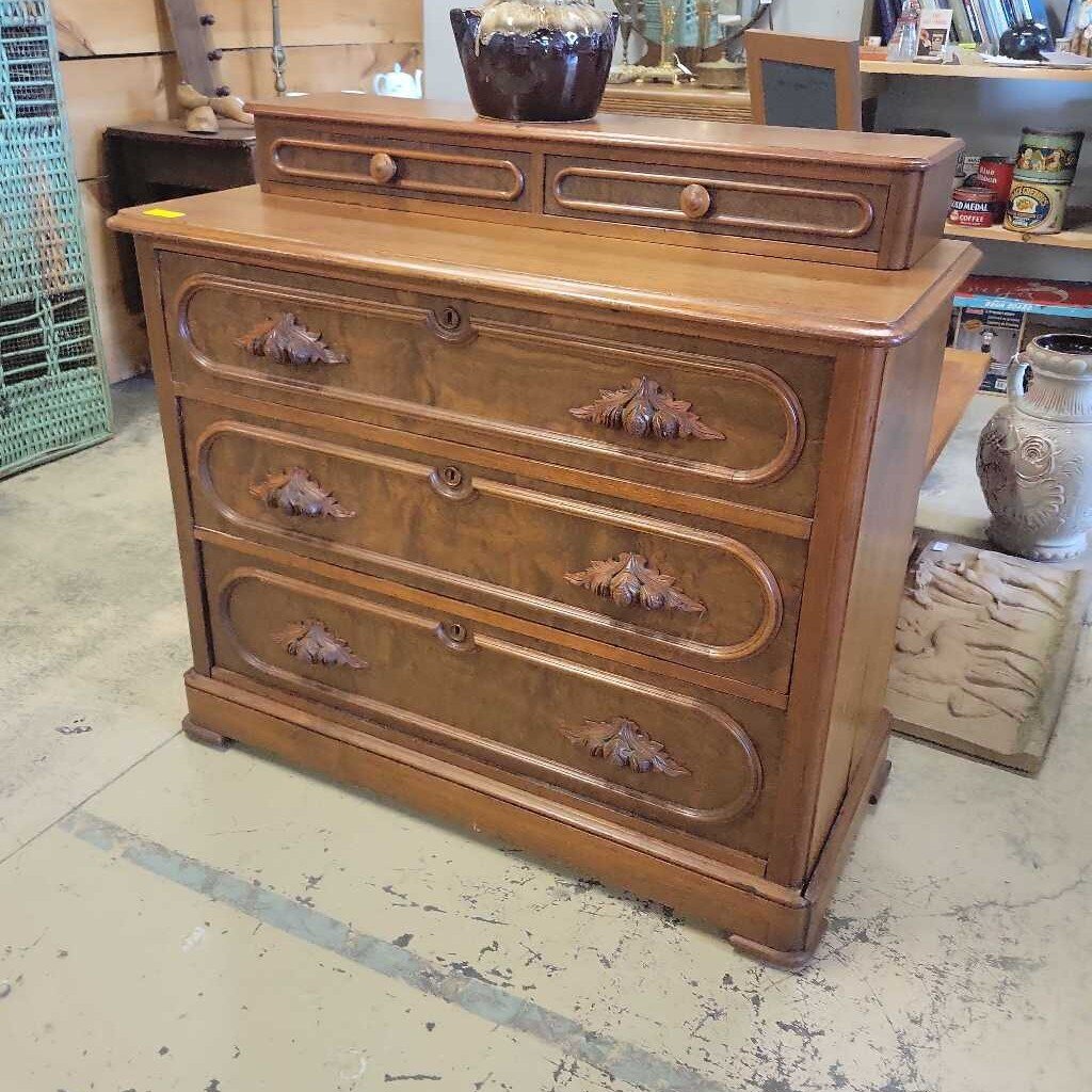 Victorian Walnut 5 Drawer Dresser (DER)