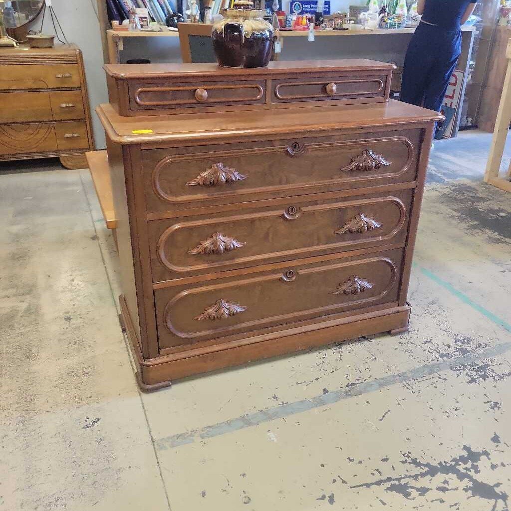 Victorian Walnut 5 Drawer Dresser (DER)