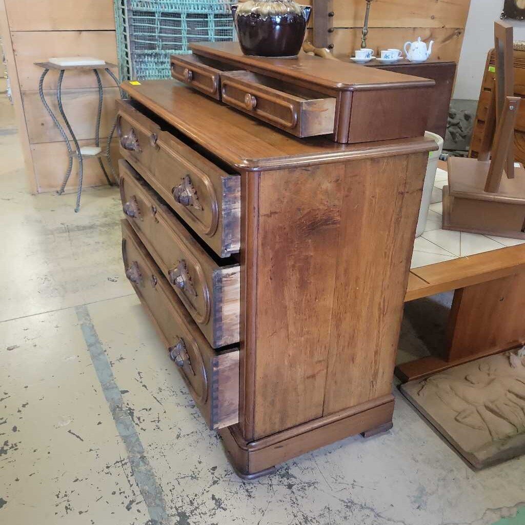 Victorian Walnut 5 Drawer Dresser (DER)