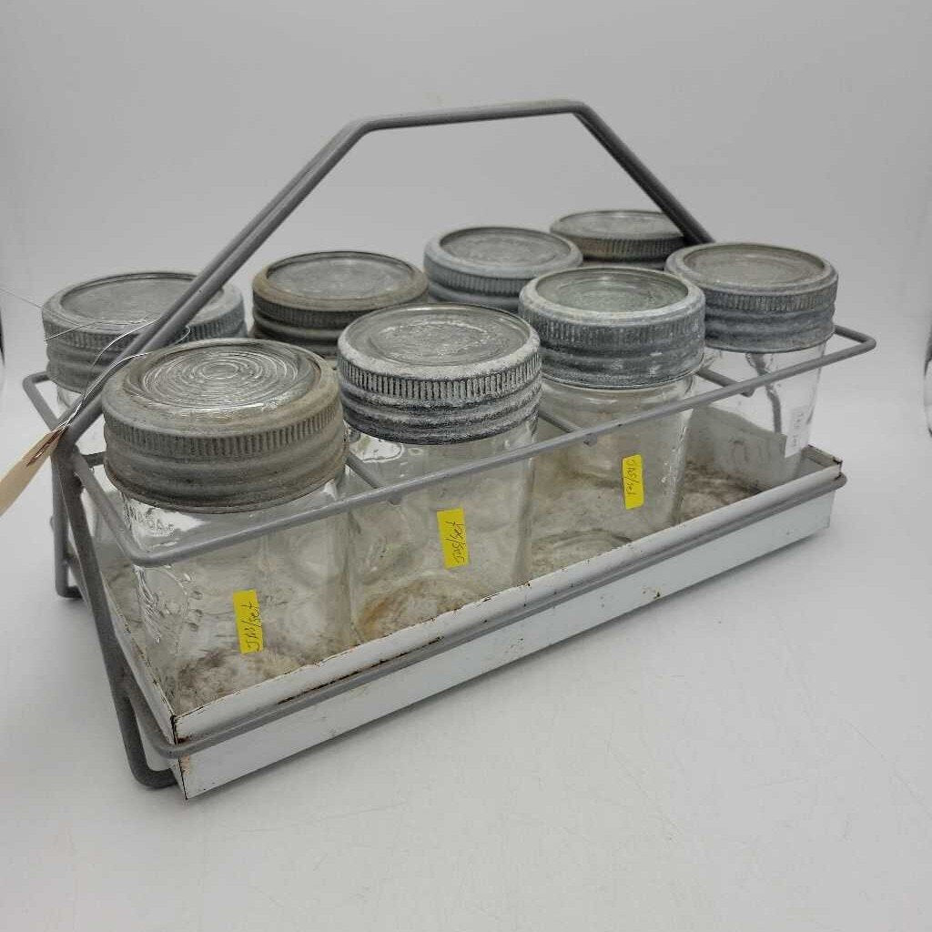 8 Crown Pint Jars with Metal carrier (JAS)