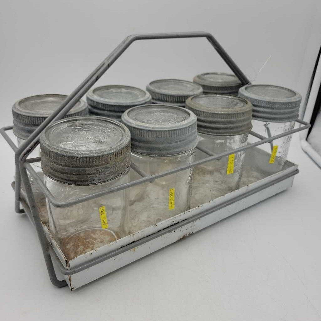 8 Crown Pint Jars with Metal carrier (JAS)