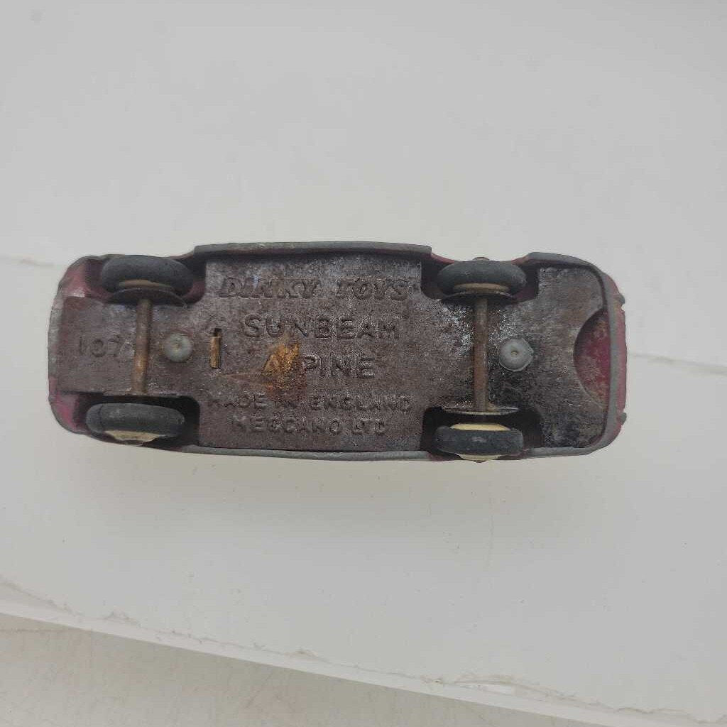 Dinky Sunbeam Alpine #107 car (JAS)
