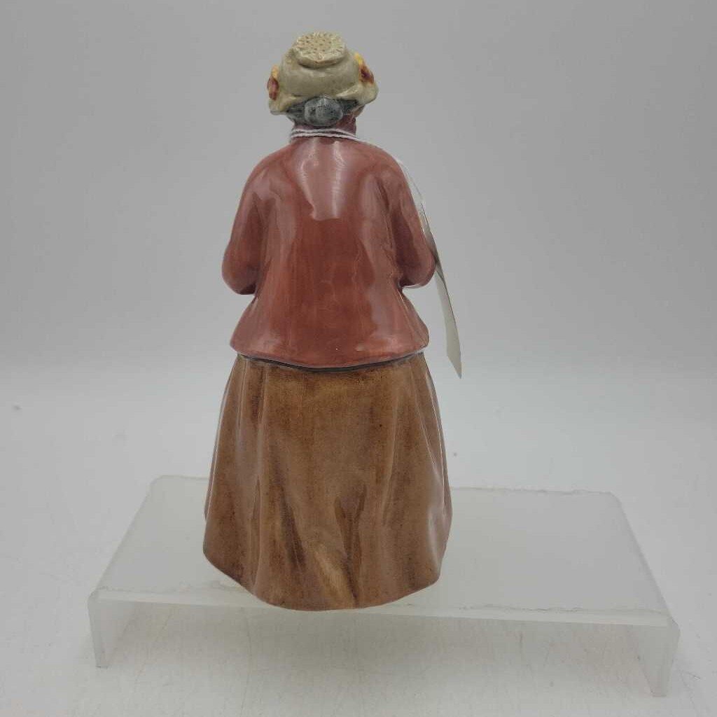 Royal Doulton " Tea Time" HN 2255 (DEB)