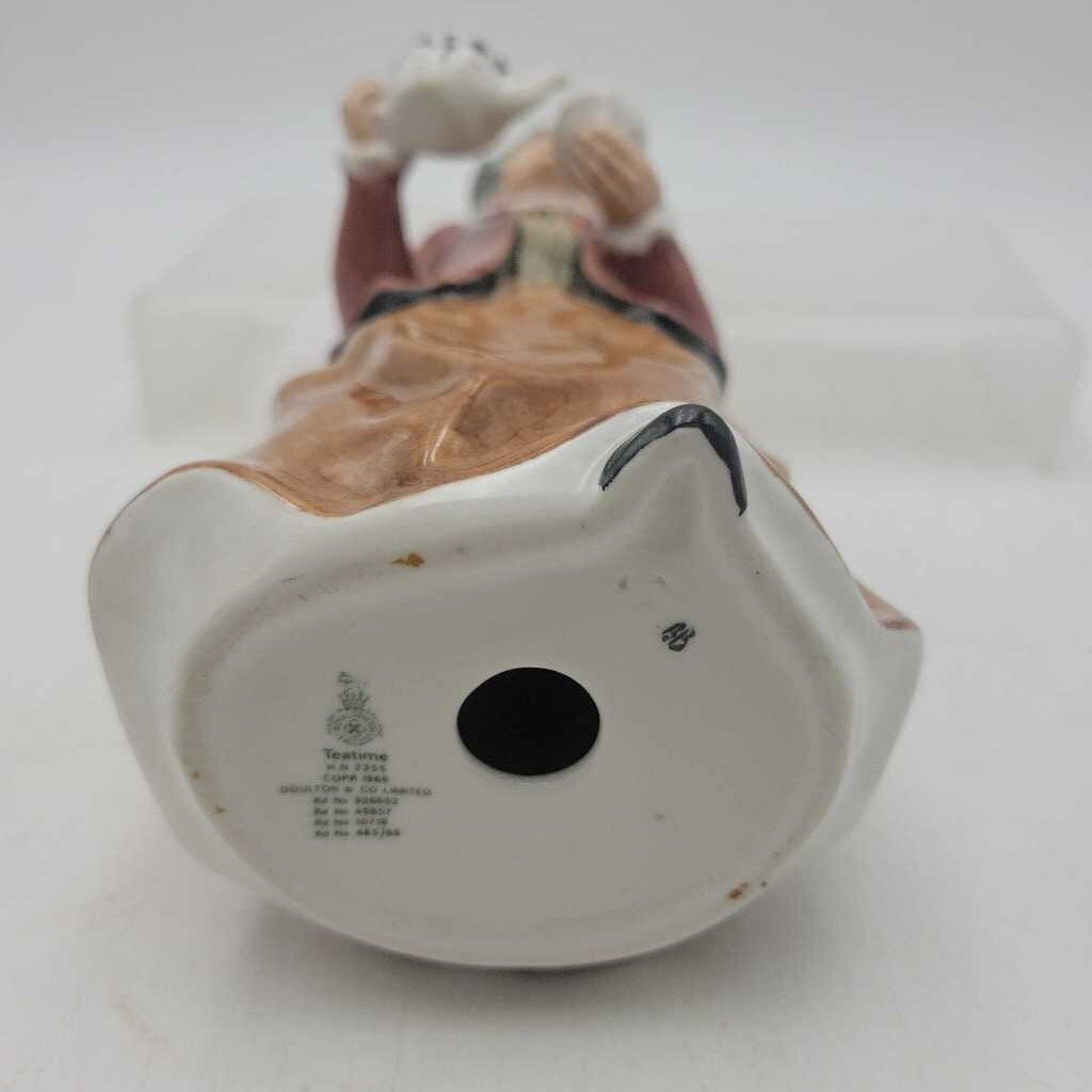 Royal Doulton " Tea Time" HN 2255 (DEB)