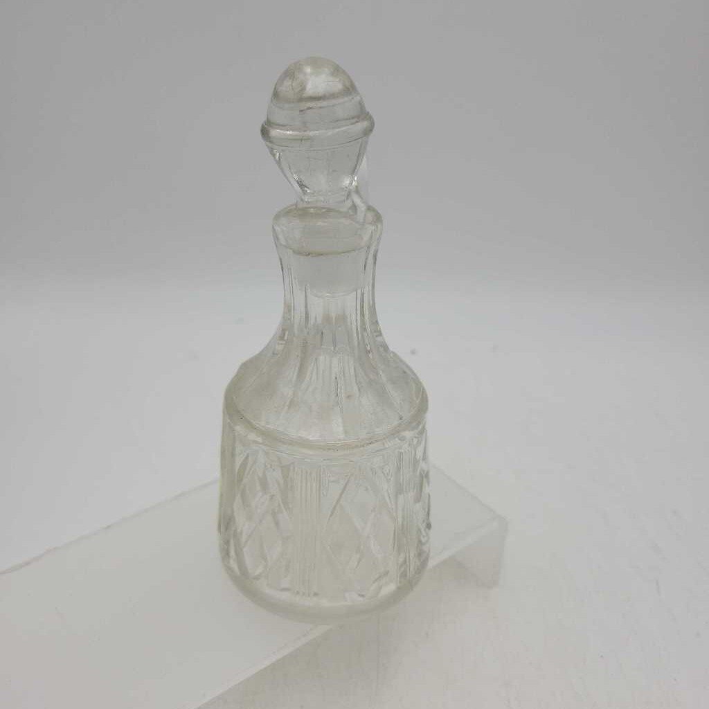 Glass cruet complete with stopper (JAS)