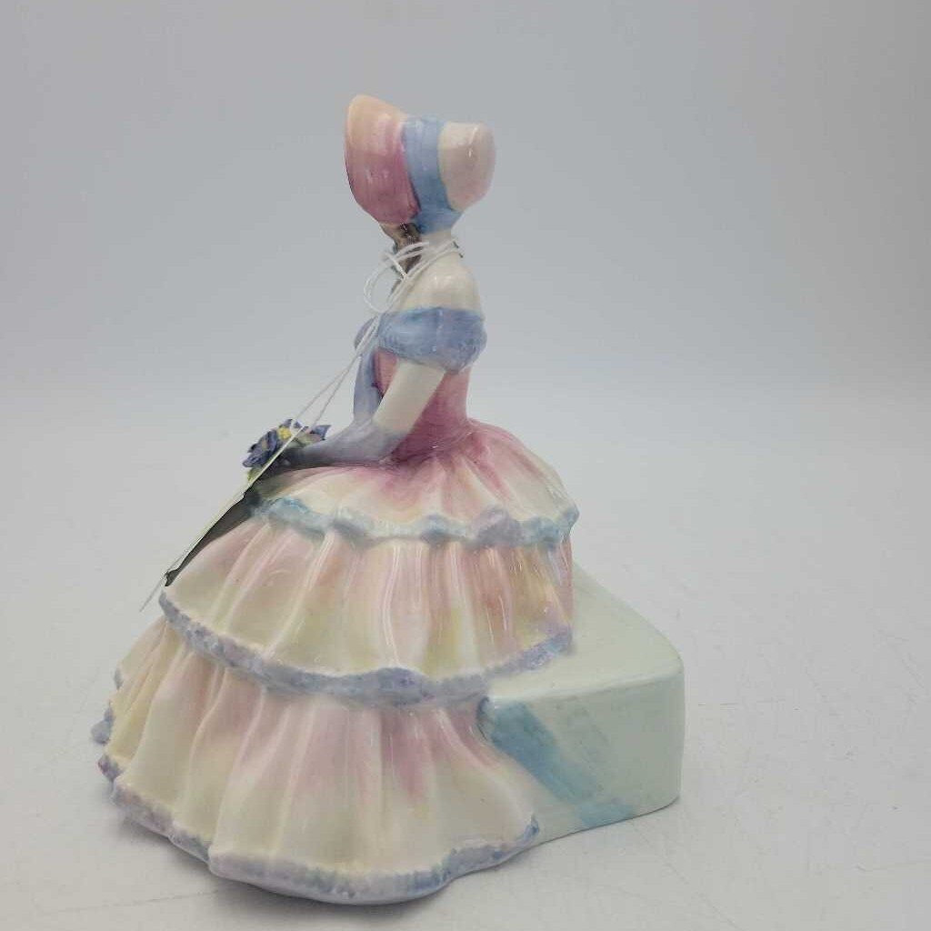 Royal Doulton "Daydreams" (DEB) HN1731
