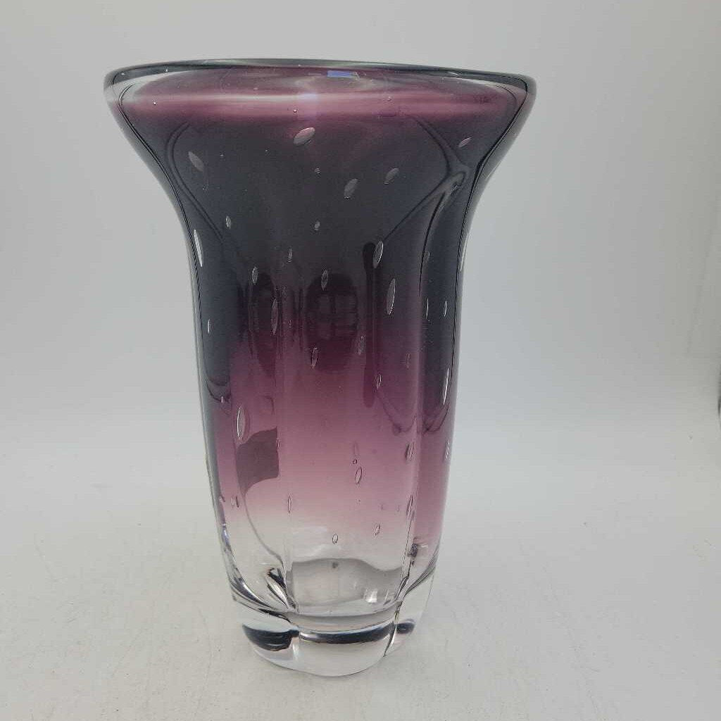 Large purple glass vase (LIND)
