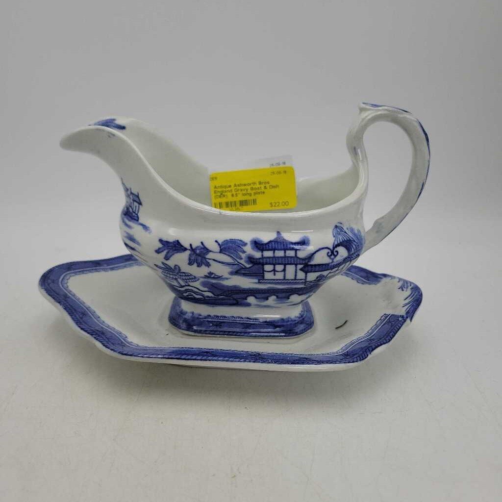 Antique Ashworth Bros England Gravy Boat & Dish (DER)