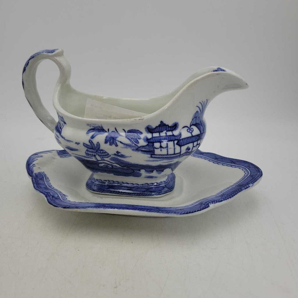 Antique Ashworth Bros England Gravy Boat & Dish (DER)