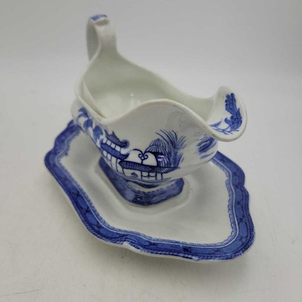 Antique Ashworth Bros England Gravy Boat & Dish (DER)