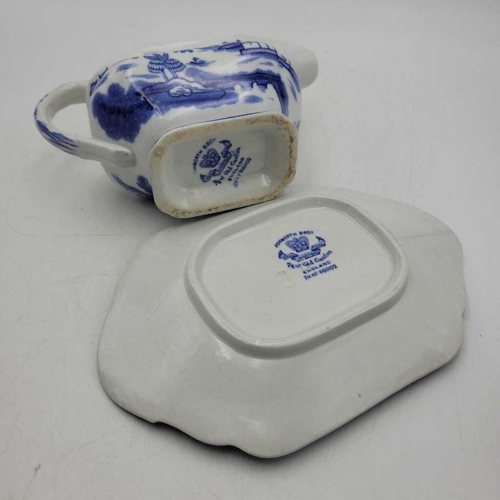 Antique Ashworth Bros England Gravy Boat & Dish (DER)
