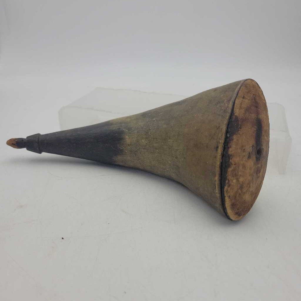 Carved Powder Horn (YVO) 609