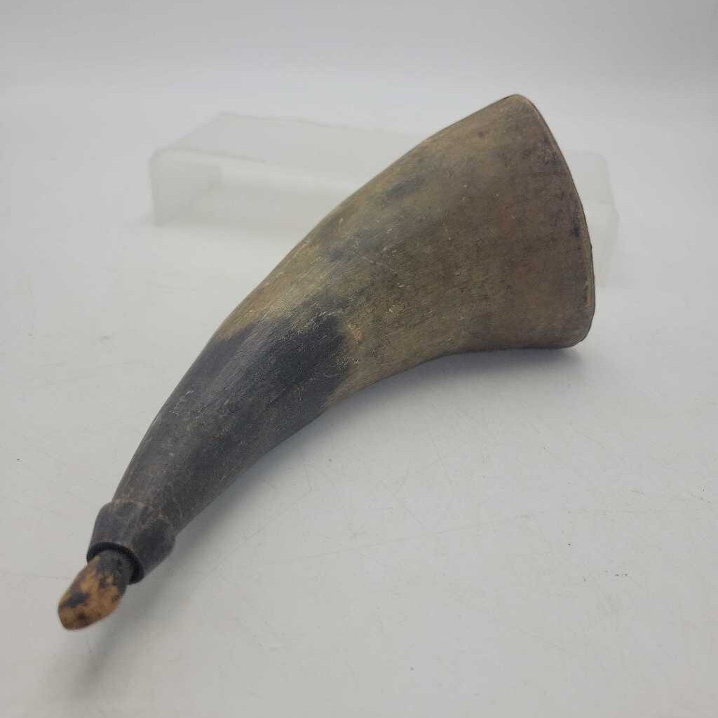 Carved Powder Horn (YVO) 609
