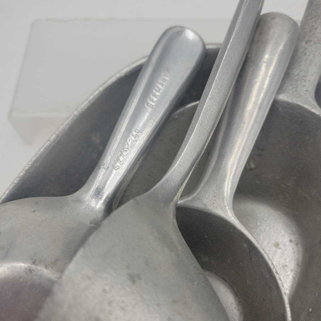 5 Vintage Scoops (DEB)