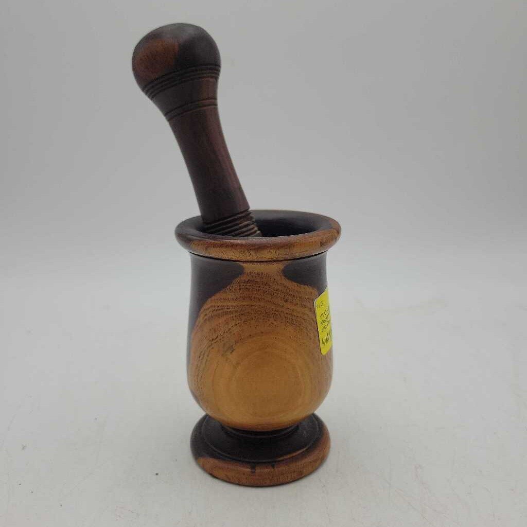 Vintage Mid Centry Modern Hand Turned Mortar and Pestle (YVO) (609)