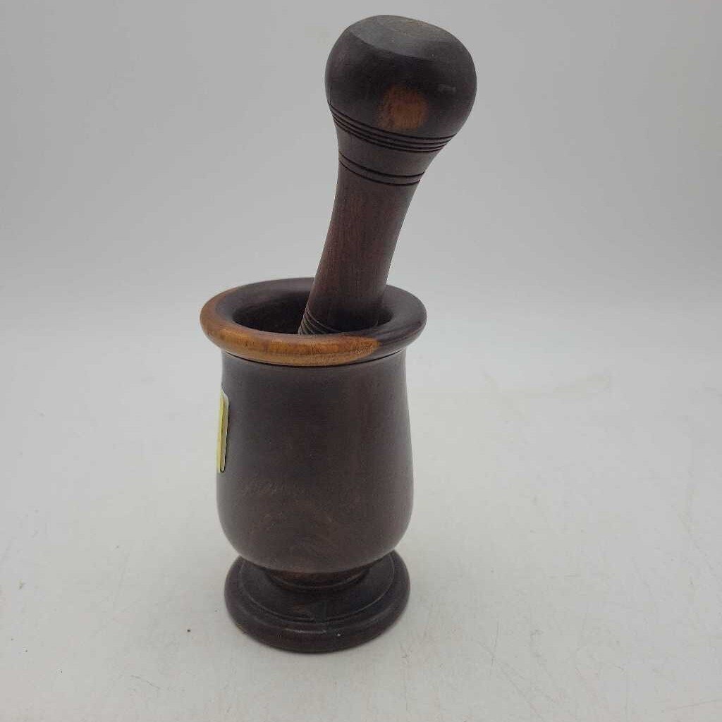 Vintage Mid Centry Modern Hand Turned Mortar and Pestle (YVO) (609)