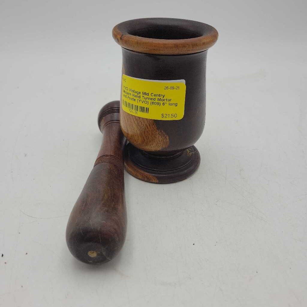 Vintage Mid Centry Modern Hand Turned Mortar and Pestle (YVO) (609)