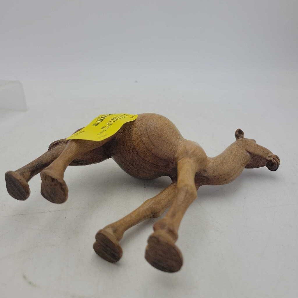 Wood Carved Camel (YVO) (609)