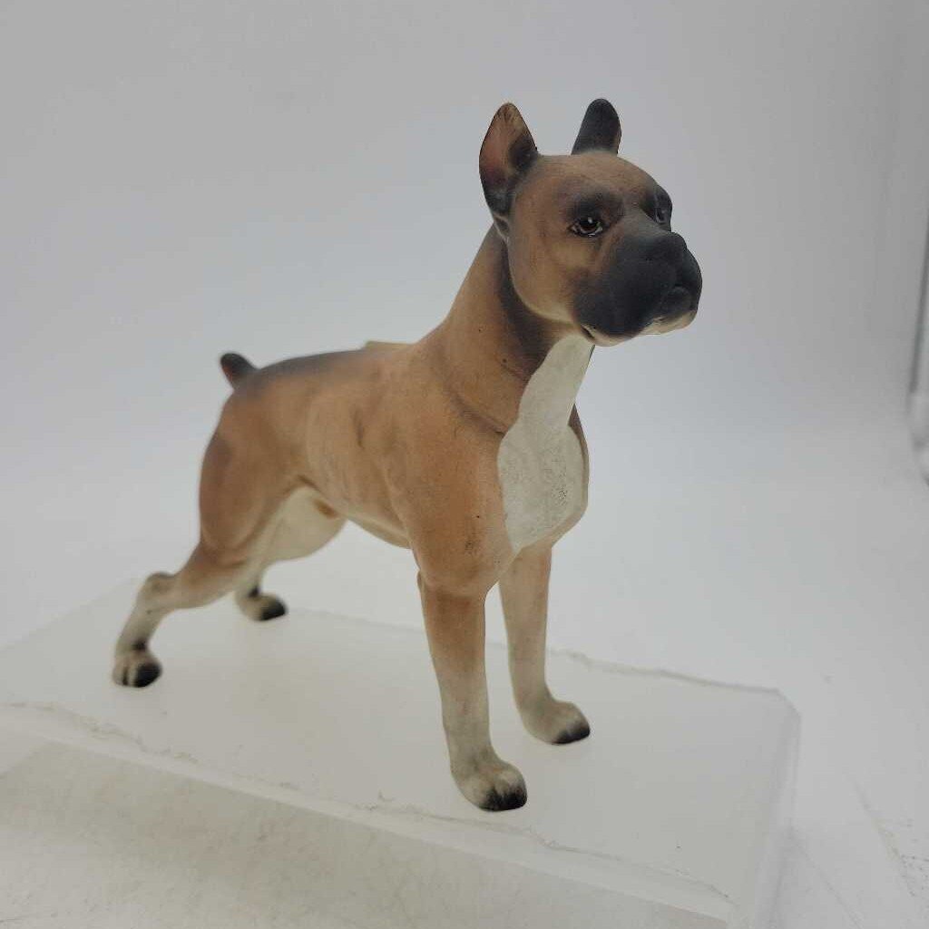 Boxer Dog Figurine (YVO) (609)