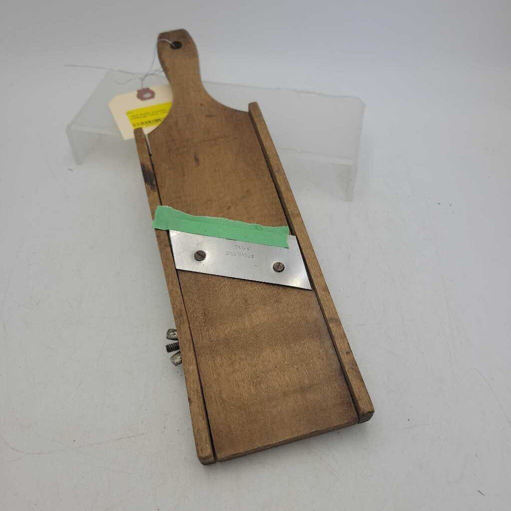 Early wooden vegetable cabbage slicer (Jas)